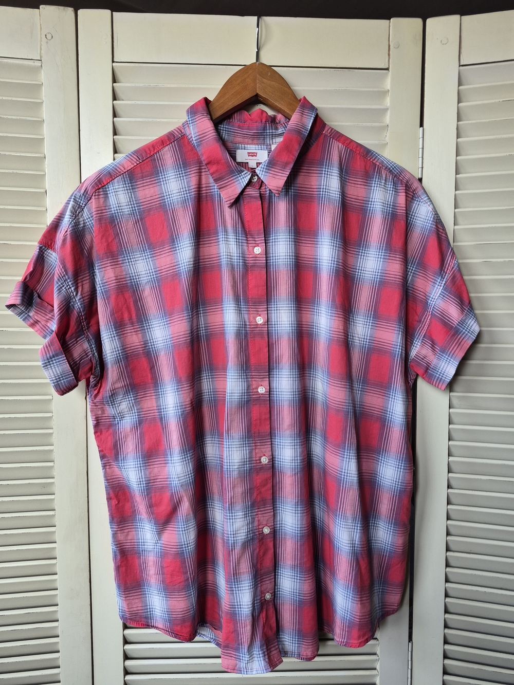 Levi's Women's Short-Sleeve Plaid Button-Down Shirt Size Large